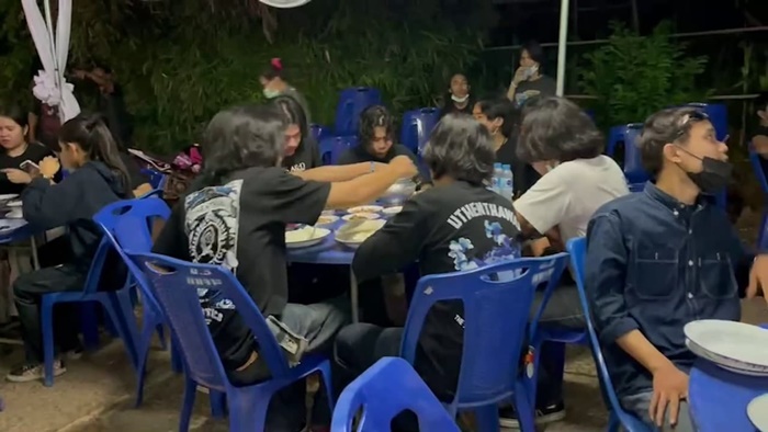 อดีตครูน้องปลื้ม  