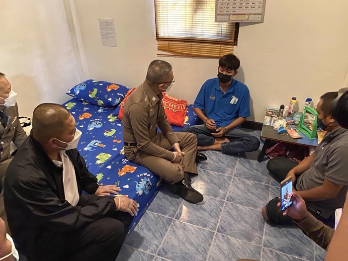  มือปาระเบิด