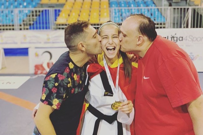 อาดรีอานา เซเรโซ 