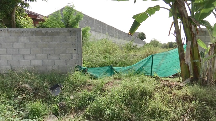 เพื่อนบ้านถมดินสูง