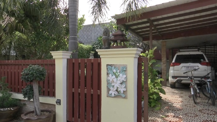 เพื่อนบ้านถมดินสูง