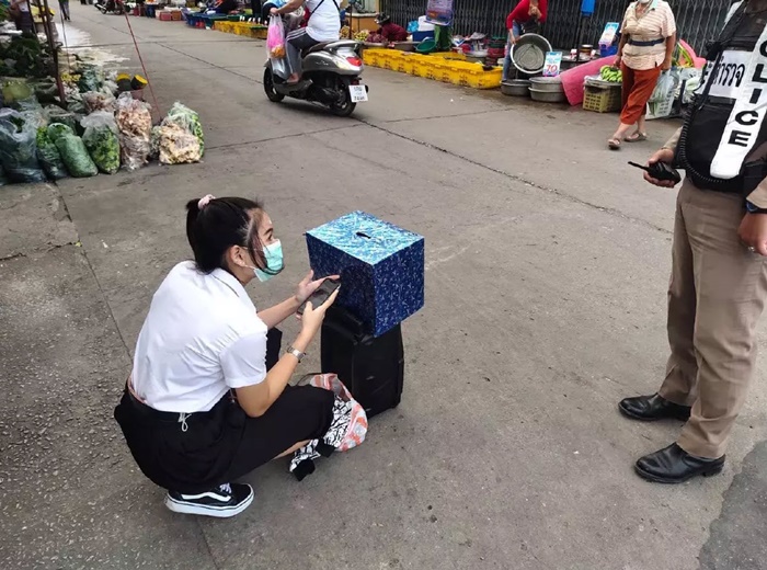  น้องกิ๊ฟ นักศึกษาร้องเพลงหาทุน 