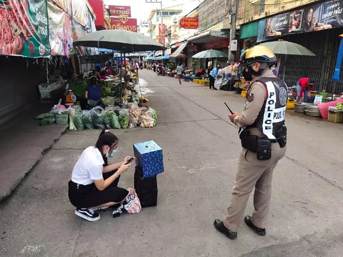  น้องกิ๊ฟ นักศึกษาร้องเพลงหาทุน 