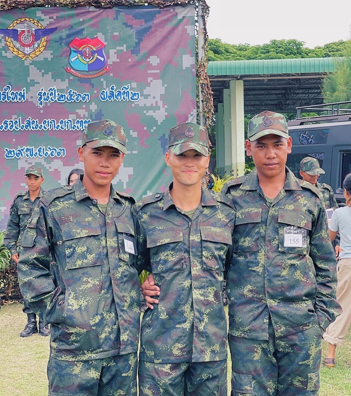 ไฮโซเป๊ก บอกลารั้วทหาร