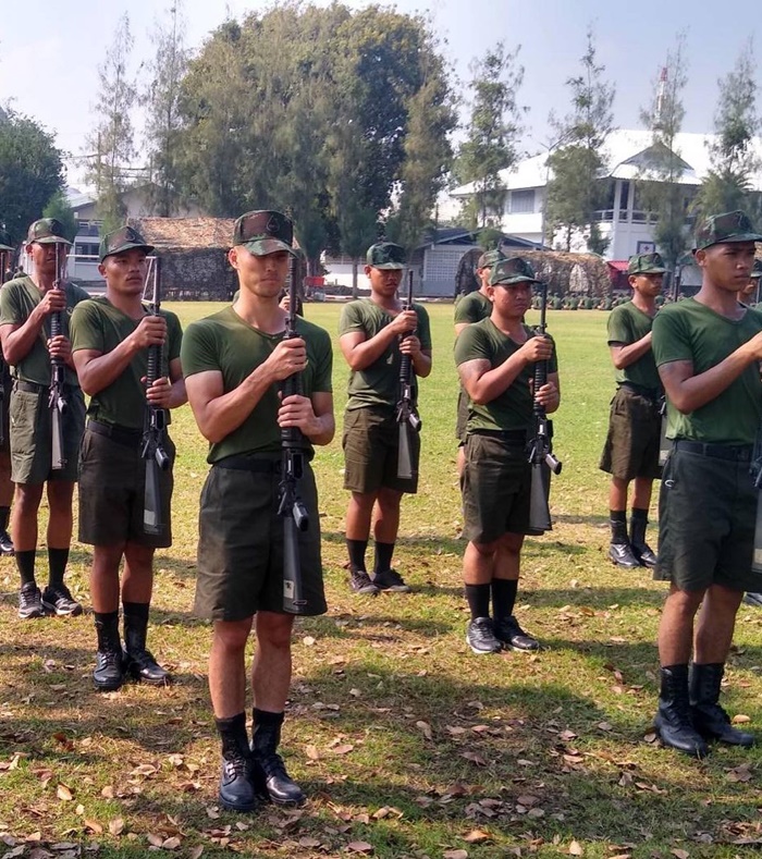 ไฮโซเป๊ก บอกลารั้วทหาร