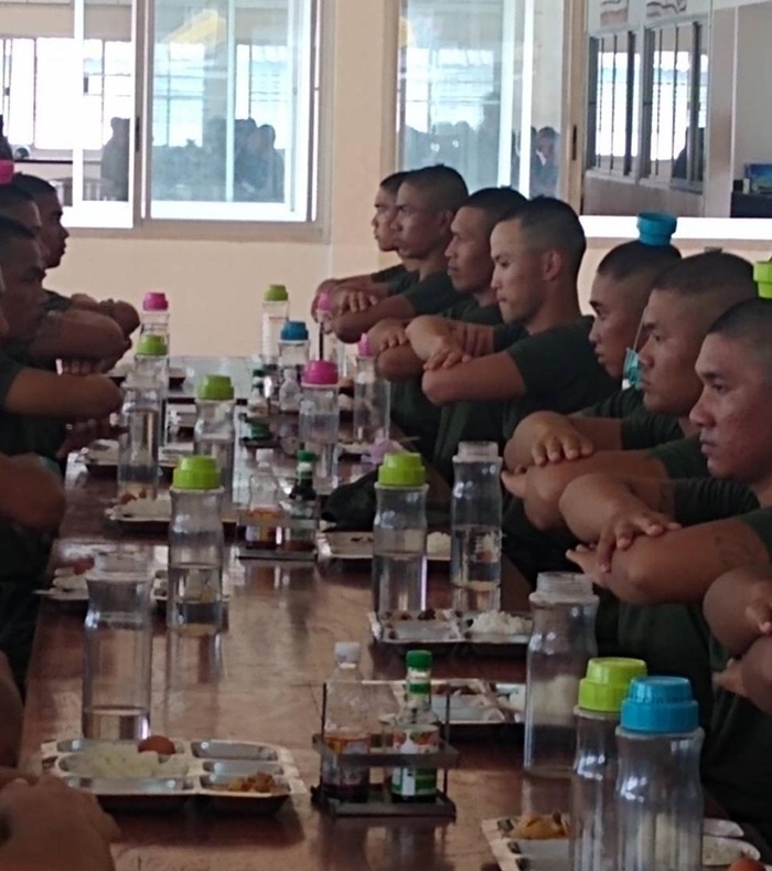 ไฮโซเป๊ก บอกลารั้วทหาร