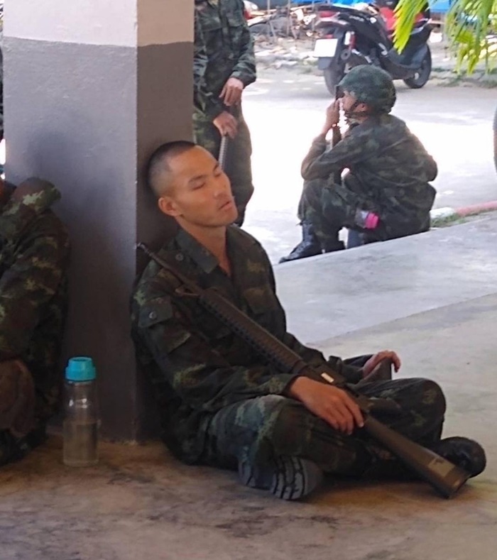 ไฮโซเป๊ก บอกลารั้วทหาร