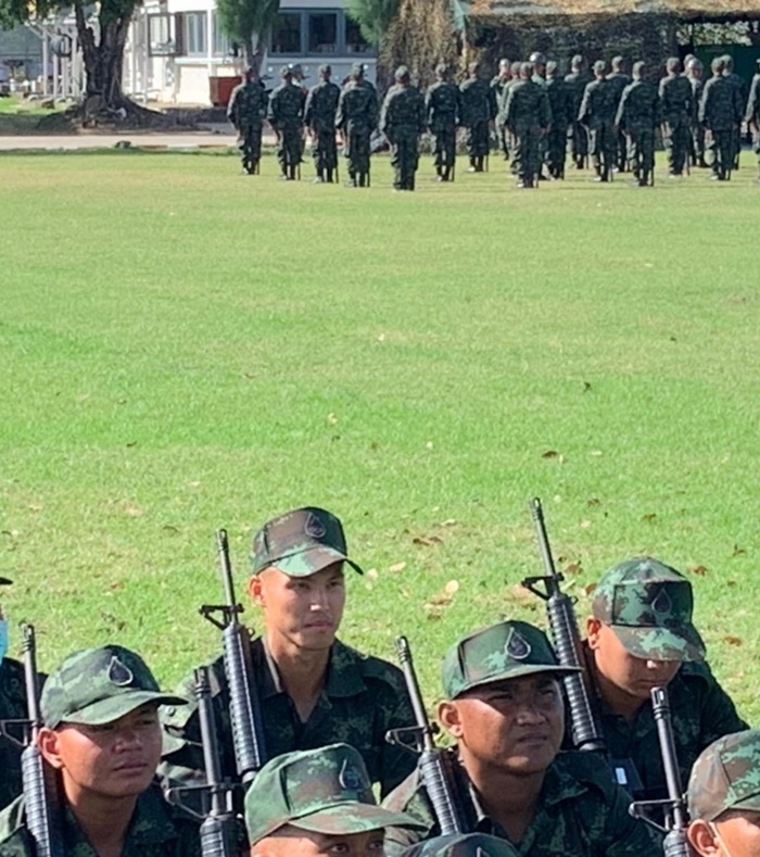 ไฮโซเป๊ก บอกลารั้วทหาร