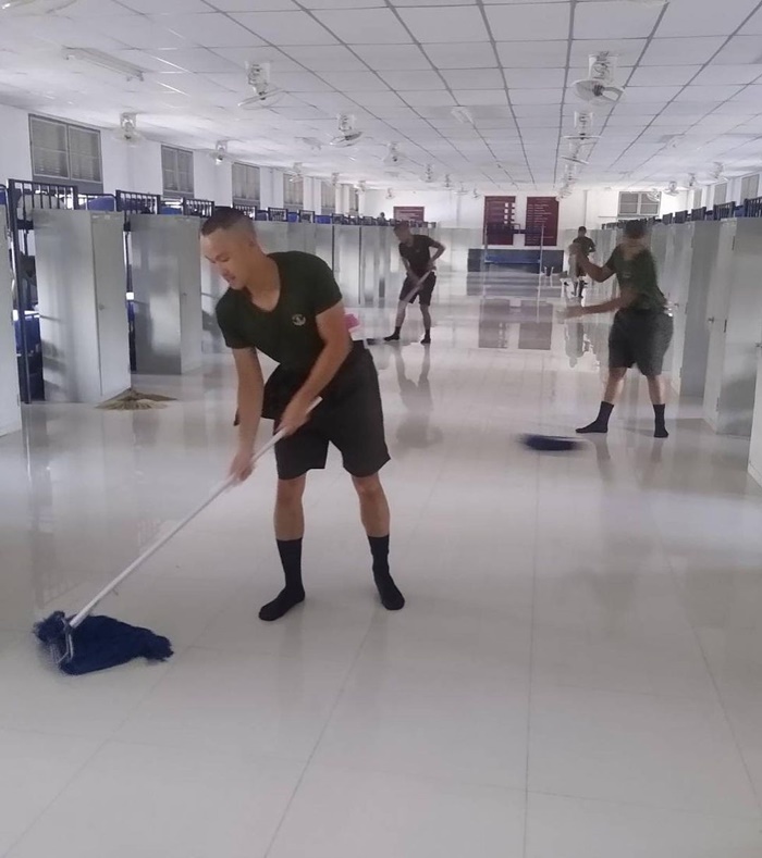 ไฮโซเป๊ก บอกลารั้วทหาร