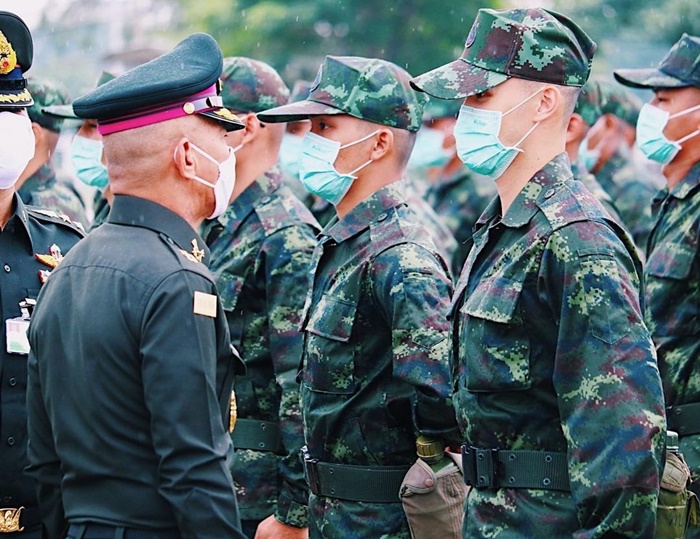 ไฮโซเป๊ก บอกลารั้วทหาร