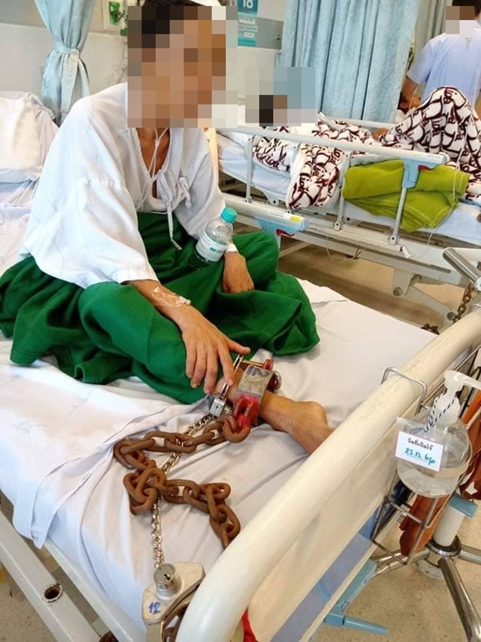 ผู้ต้องหาถูกล่ามโซ่คาเตียง  