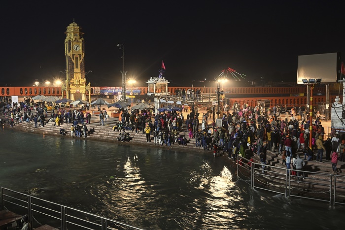 ไม่กลัวโควิด 19 เชื่อพระแม่คงคาคุ้มครอง  