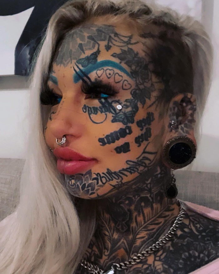 สาวรักการสักลาย  