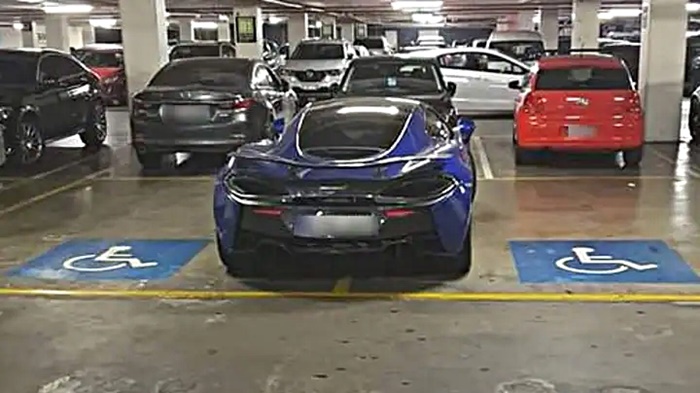 จอดรถที่จอดคนพิการ