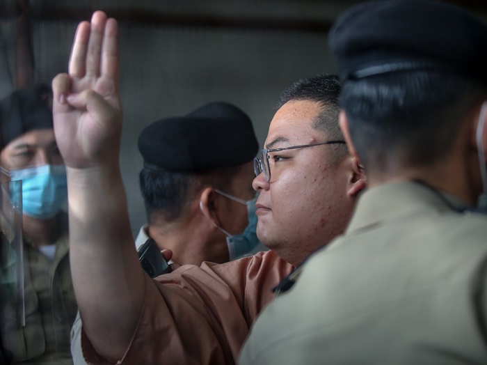 เพนกวิน พริษฐ์