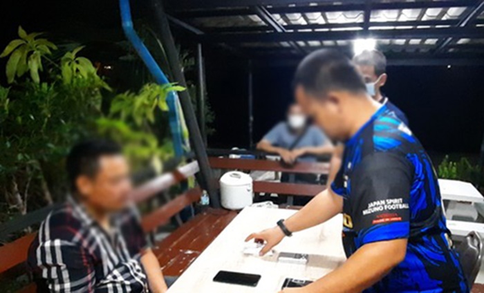 ส่งยาบ้า