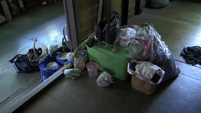   4 แม่เฒ่า ถูกไล่ที่ 