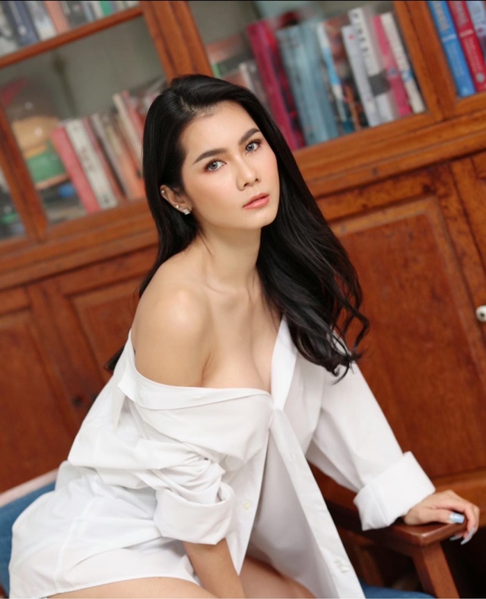 แนท เกศริน 