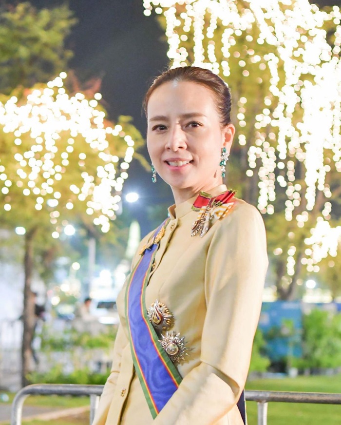 โปรดเกล้าฯ พระราชทานเครื่องราชอิสริยาภรณ์