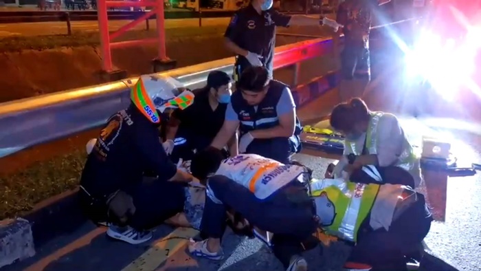 หนุ่มเมาทะเลาะแฟน ไล่ลงกลางทาง  