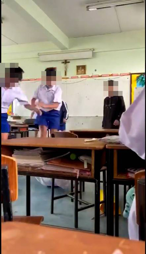  รรเรือติดถนนย่านศรีราชา