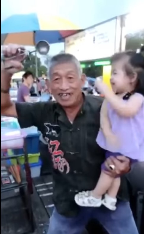 ลุงเฉินง้วน แห่งร้านไอศกรีมลอยฟ้า