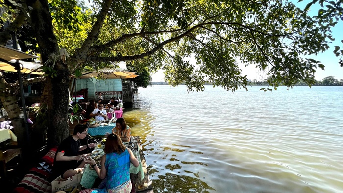 ระทึกริมน้ำ หมูกระทะสึนามิ !