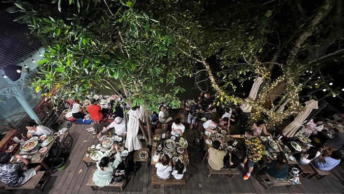 ระทึกริมน้ำ หมูกระทะสึนามิ !