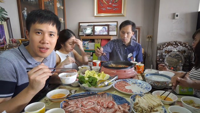 บูม ธริศร  