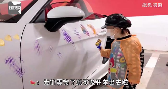 เด็กวาดรูปเล่น