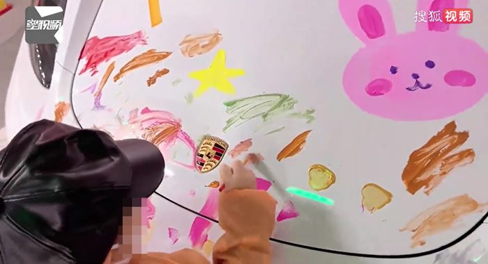 เด็กวาดรูปเล่น