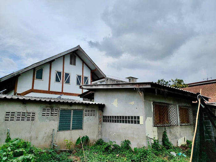  ตกหลังคาตาย