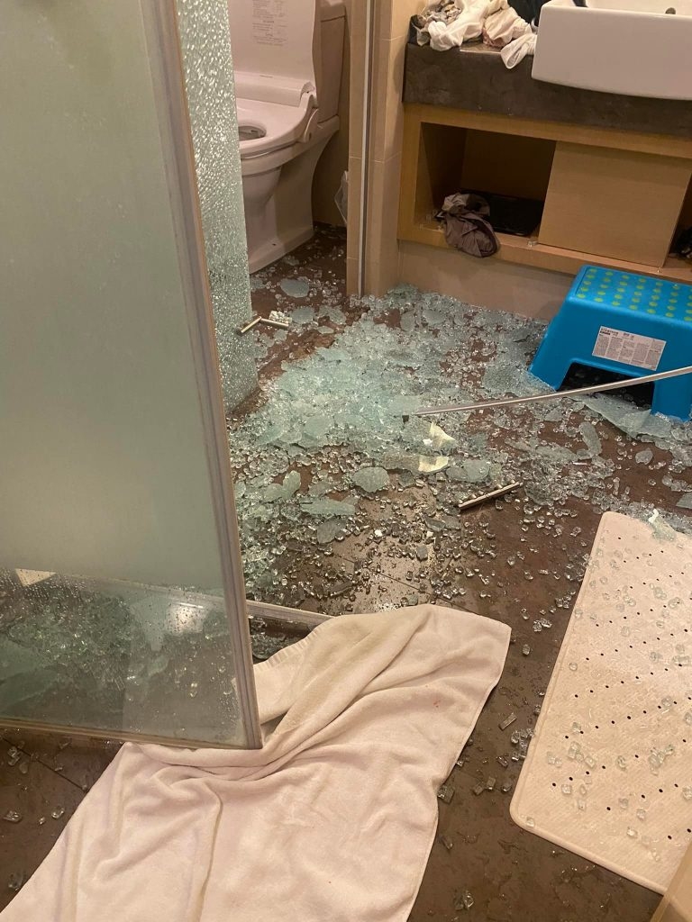 โรงแรม 5 ดาว กระจกระเบิด 