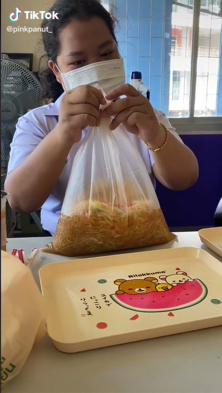 มะละกอ 1 ลูก ต่อ 1 ถุง ?!