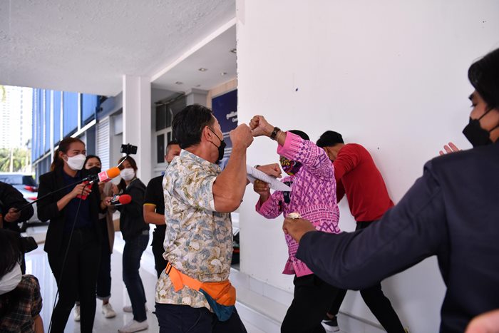 มือต่อย ศรีสุวรรณ