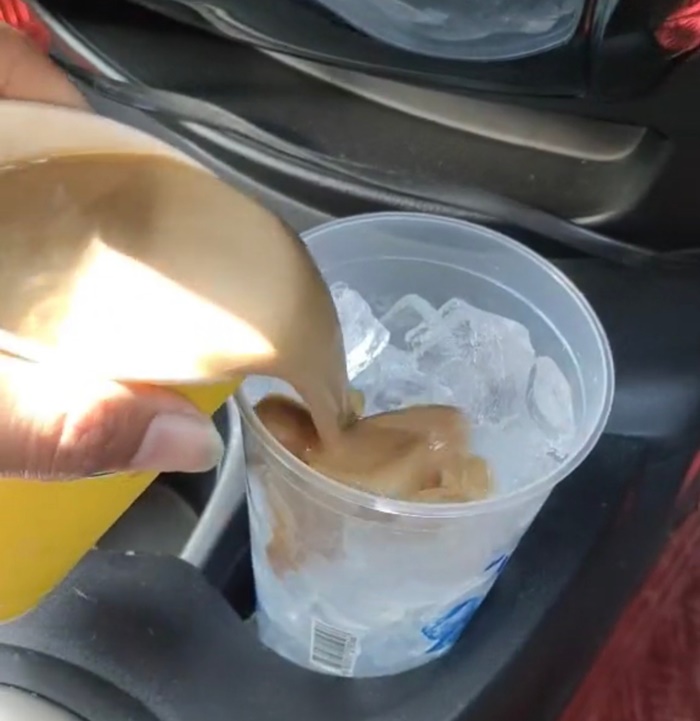 ซื้อแบบไม่ใส่น้ำแข็ง 1 แก้ว แล้วซื้อน้ำแข็งอีกแก้ว