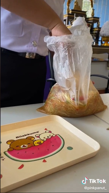 มะละกอ 1 ลูก ต่อ 1 ถุง ?!