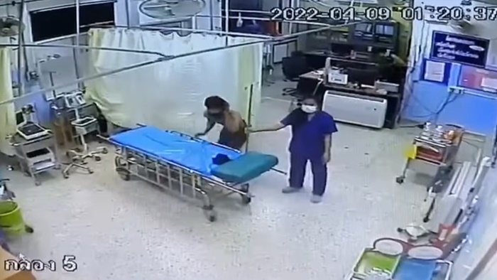 โจ๋ยิงอริจ่อ ๆ กลาง ER พยาบาลวิ่งหนีตาย 