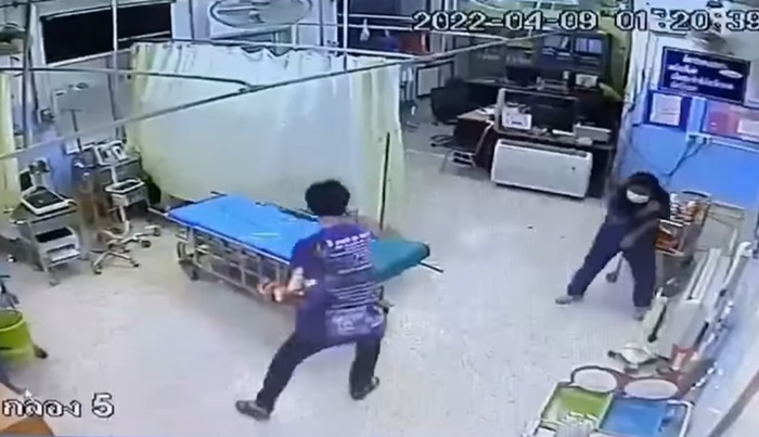 โจ๋ยิงอริจ่อ ๆ กลาง ER พยาบาลวิ่งหนีตาย 