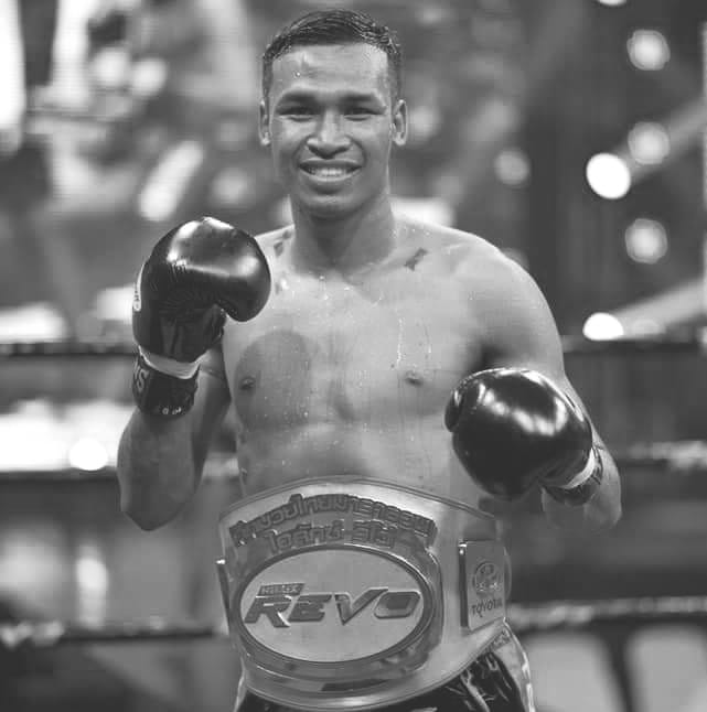  เพชรเก่ง ไก่ย่างห้าดาว