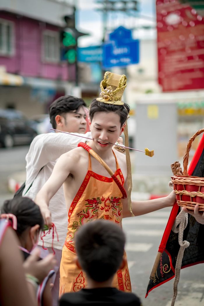 ม้าทรงหล่อ  