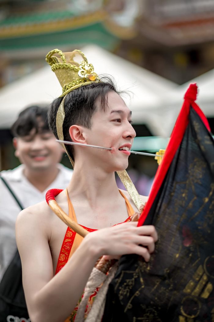 ม้าทรงหล่อ  