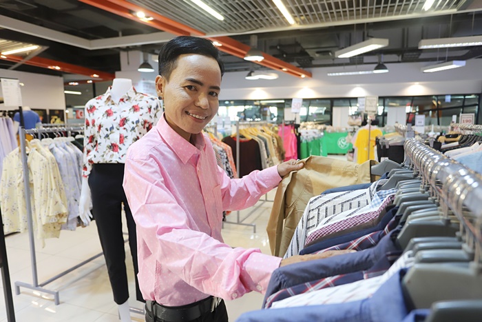 พี่ดำปลาเผา ทอมโสด 4 ปี   