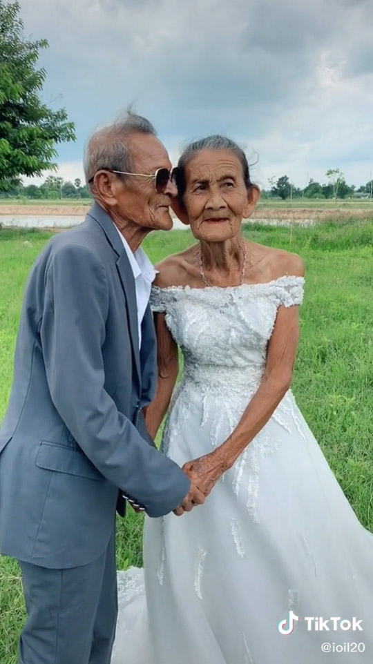  รักแรกและรักสุดท้าย