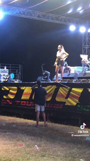 คนมาตีกันในงานแต่ง 