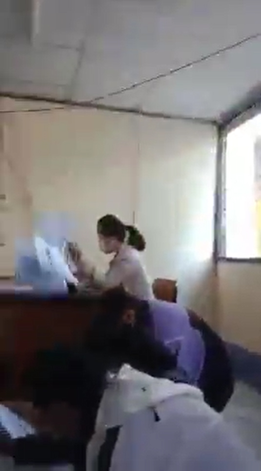  ตรวจการบ้านเสร็จโยนทิ้งพื้น !