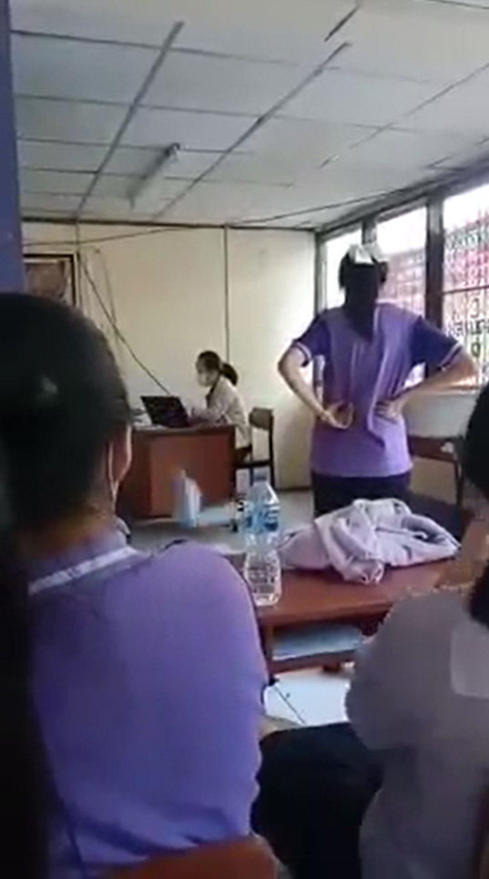  ตรวจการบ้านเสร็จโยนทิ้งพื้น !