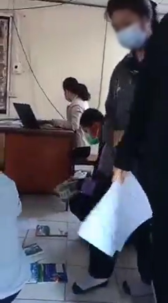  ตรวจการบ้านเสร็จโยนทิ้งพื้น !