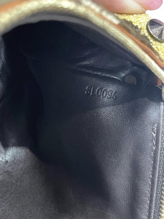 เอฟกระเป๋าหรูจากไลฟ์ดาร