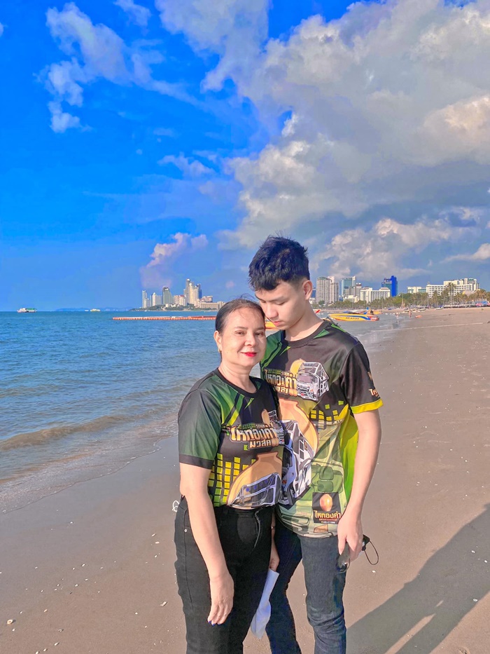 พี่พร สาวรักต่างวัย  